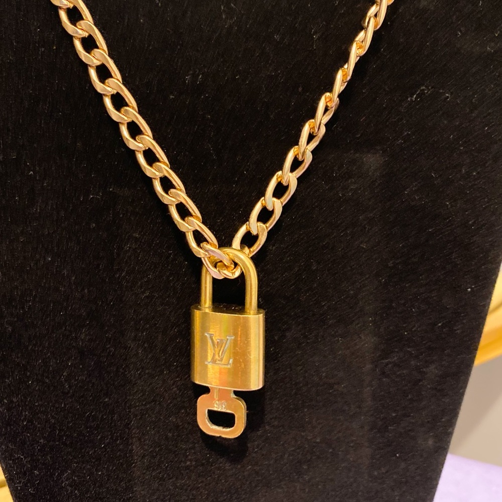 Authentic LV lock & key - Picture 2 of 3